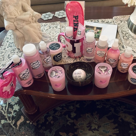 *****SOLD******VS PINK Ultimate Coco Bath & Body Bundle NWT - Picture 2 of 5